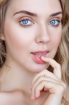 Teasing Oxana Z. Delivers Nude Kitchen Charm